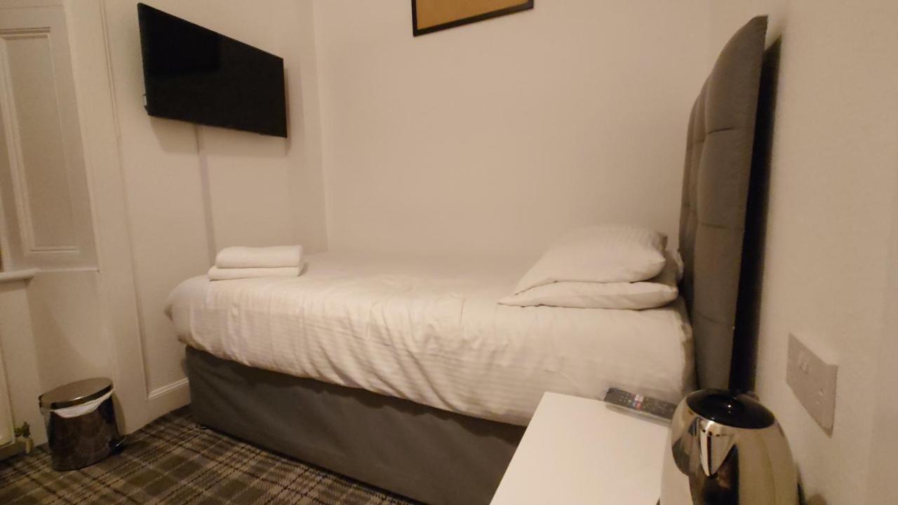 Corner Hotel Carnoustie Exteriör bild